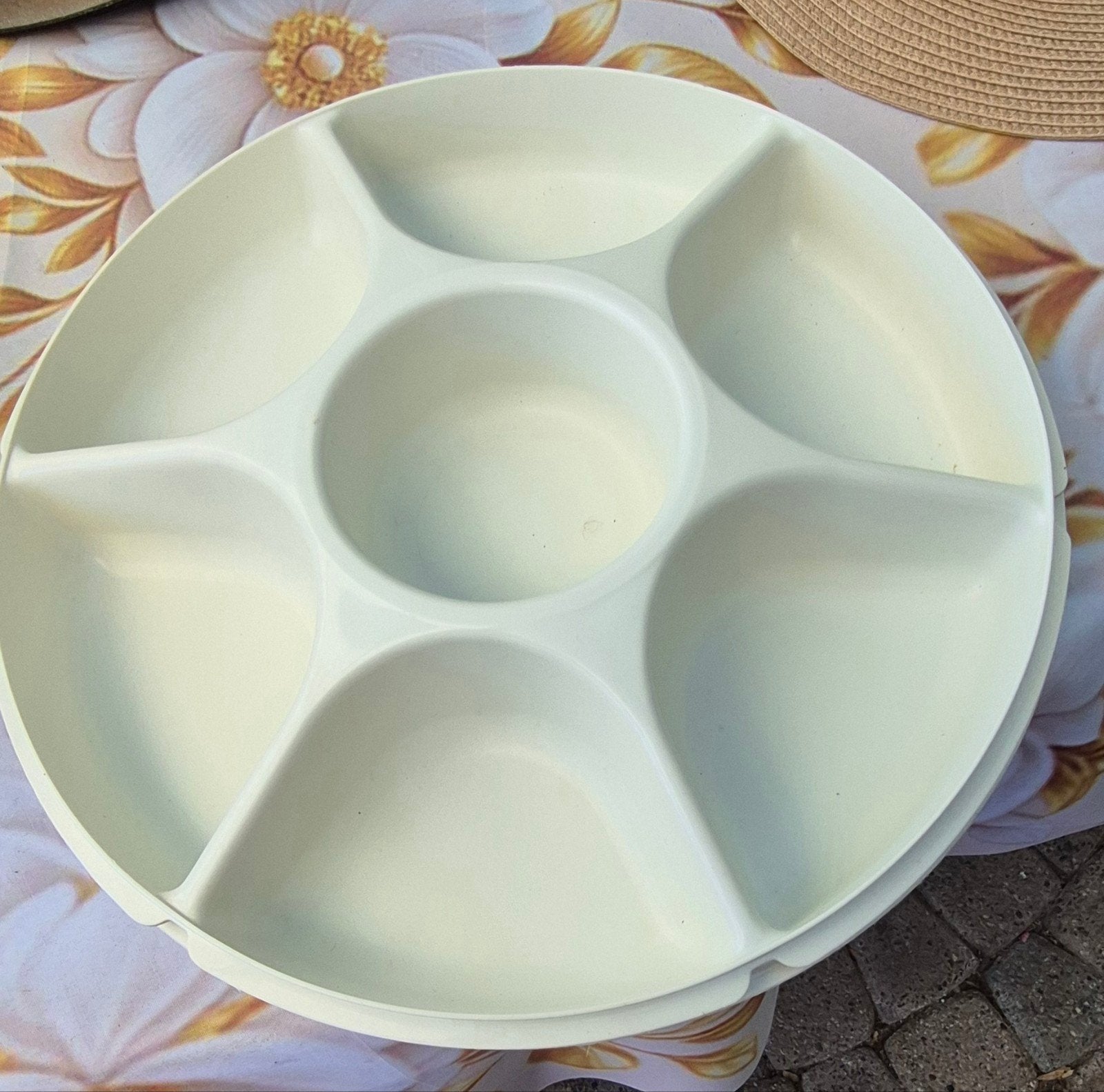 Tupperware hapjesschaal, Ophalen