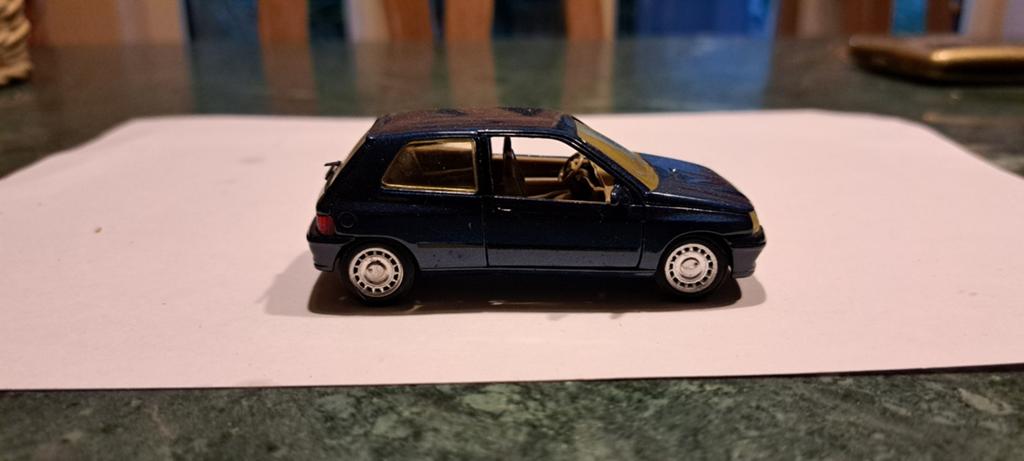 Renault clio 1 1:43, Ophalen of Verzenden, Auto, Solido