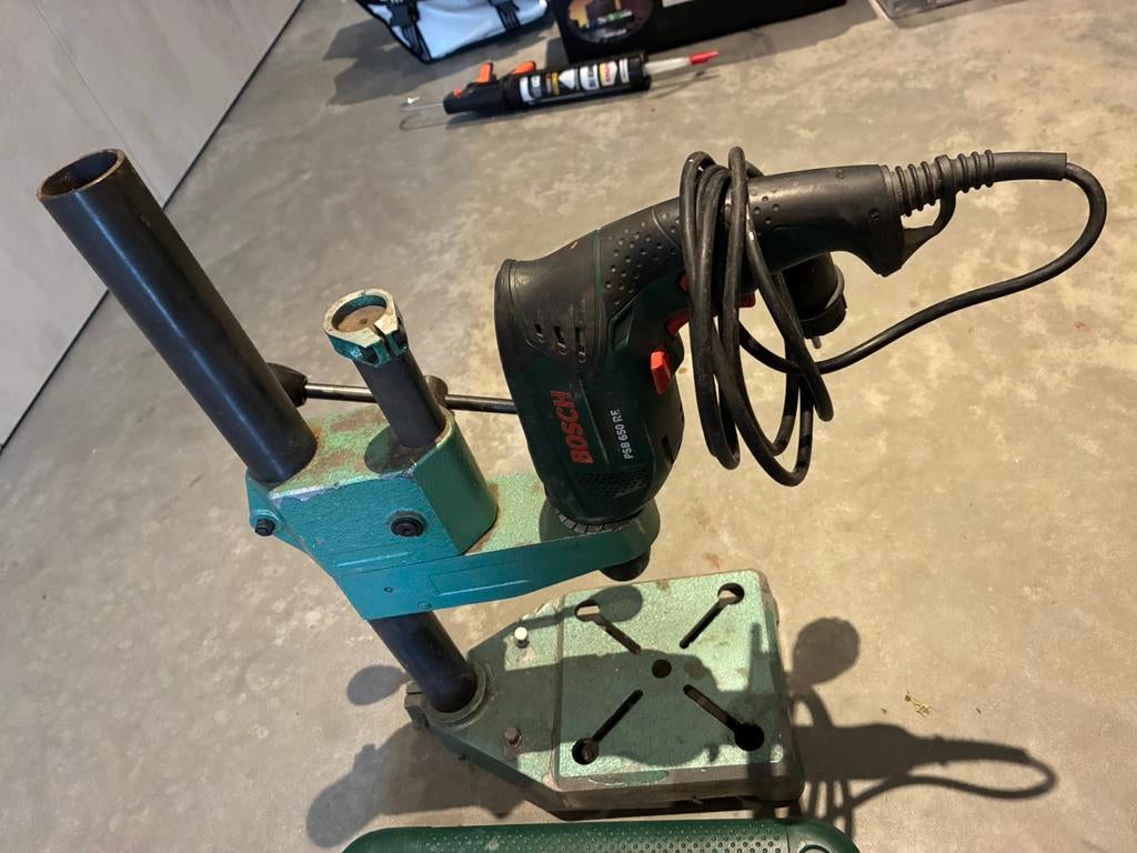 Bosch boormachine incl boorkolom standaard, Ophalen of Verzenden, Gebruikt, 600 watt of meer, Boormachine