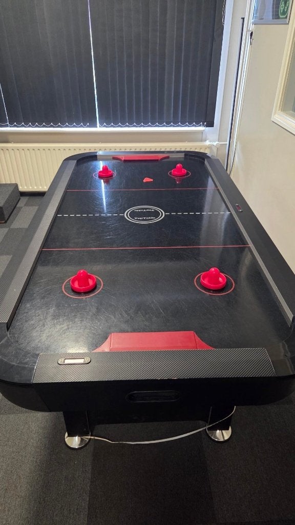 Hurricane 7FT Airhockeytafel, Ophalen, Gebruikt