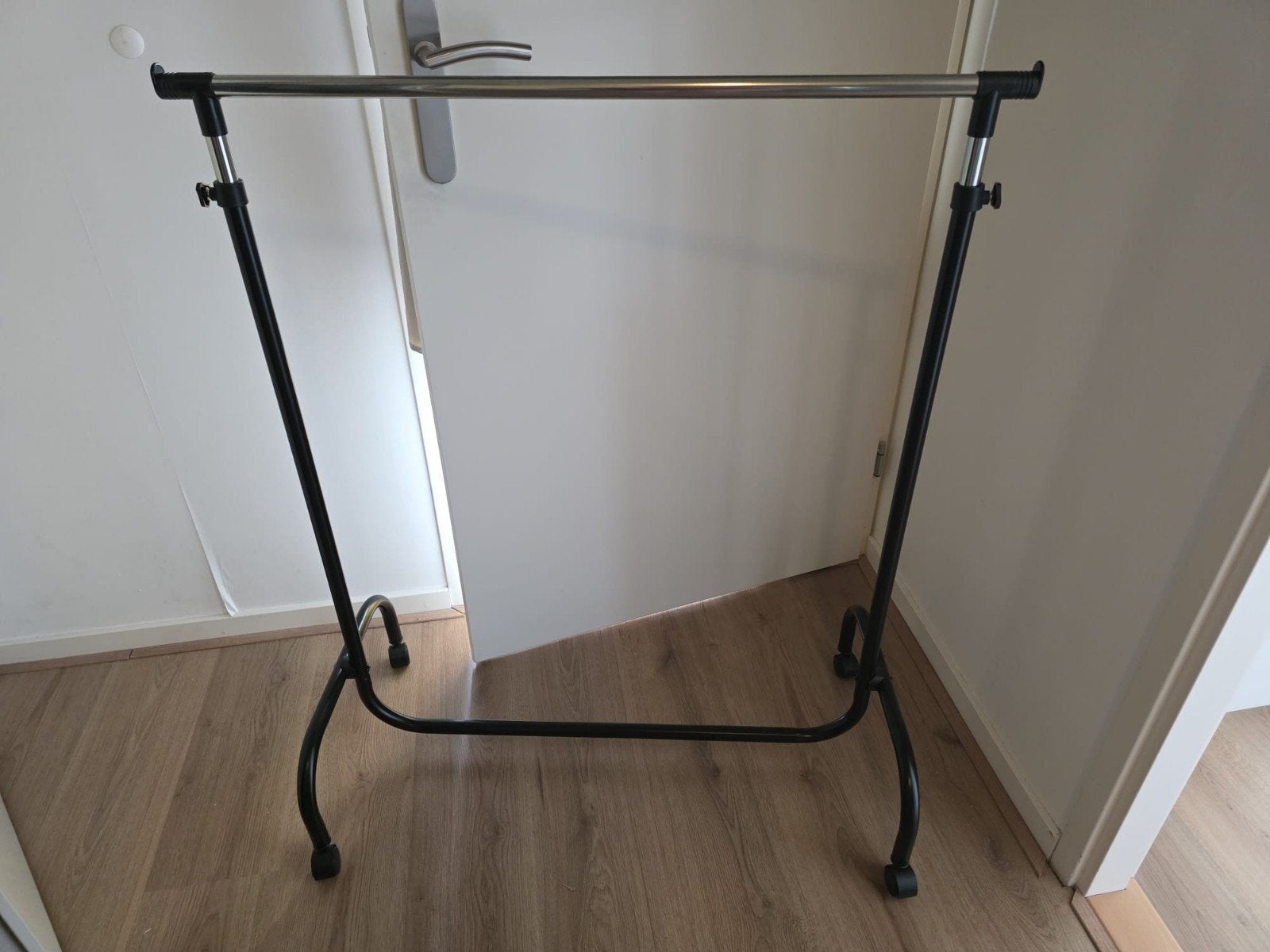 Verrijdbaar kledingrek - Zwart/Chroom, Ophalen, Met wielen, Gebruikt