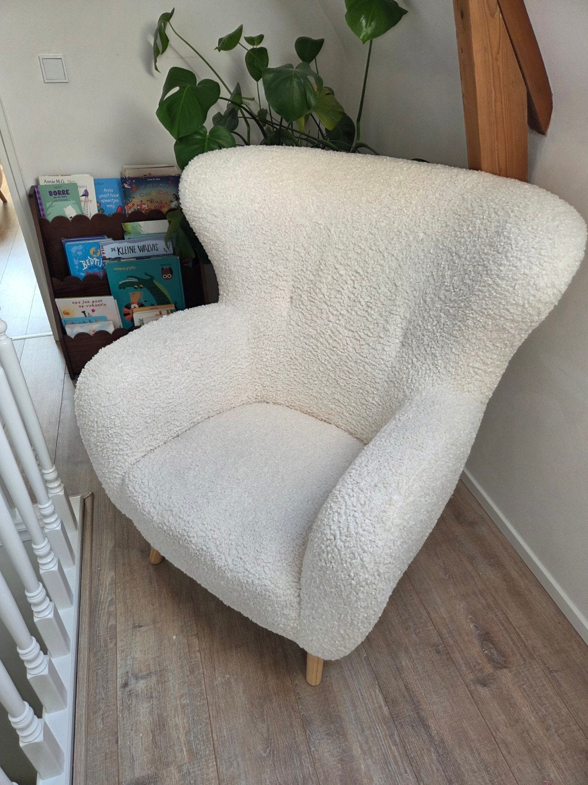 Mooie bouclé fauteuil met voetenbankje - erg goed, Ophalen, Modern, Bouclé, 75 tot 100 cm, Zo goed als nieuw
