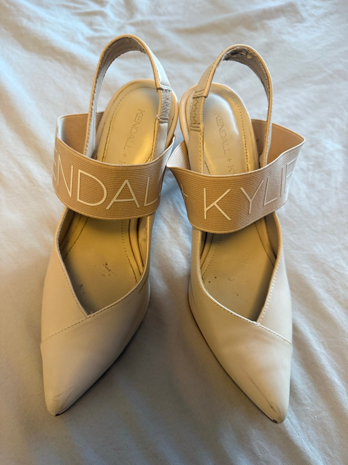 Kendall + Kylie Pumps - Beige - Maat 38.5, Ophalen of Verzenden, Gedragen, Beige, Pumps