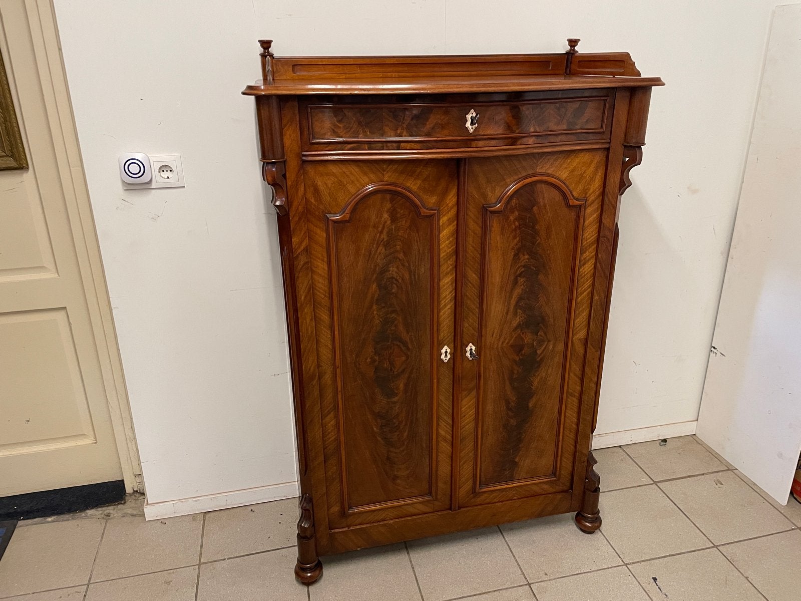 Antieke Biedermeier Mahonie Vertico / Meidenkast