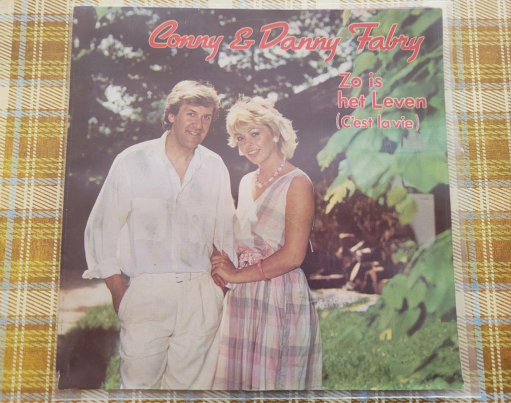 Conny en Danny Fabry - Zo is het leven ( c'est la vie ), Ophalen, Zo goed als nieuw, Overige formaten, Levenslied of Smartlap