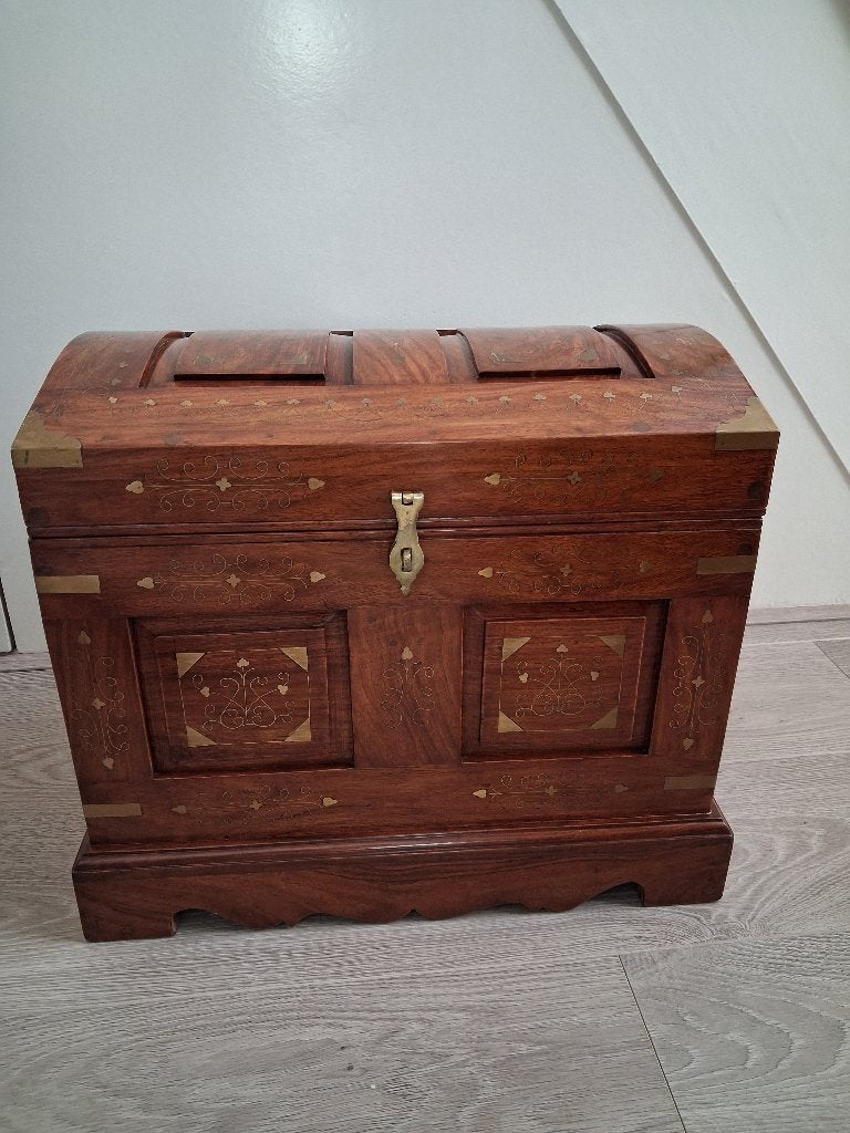 Kist met ingelegd messing, Ophalen, Zo goed als nieuw, 50 tot 100 cm, Minder dan 50 cm