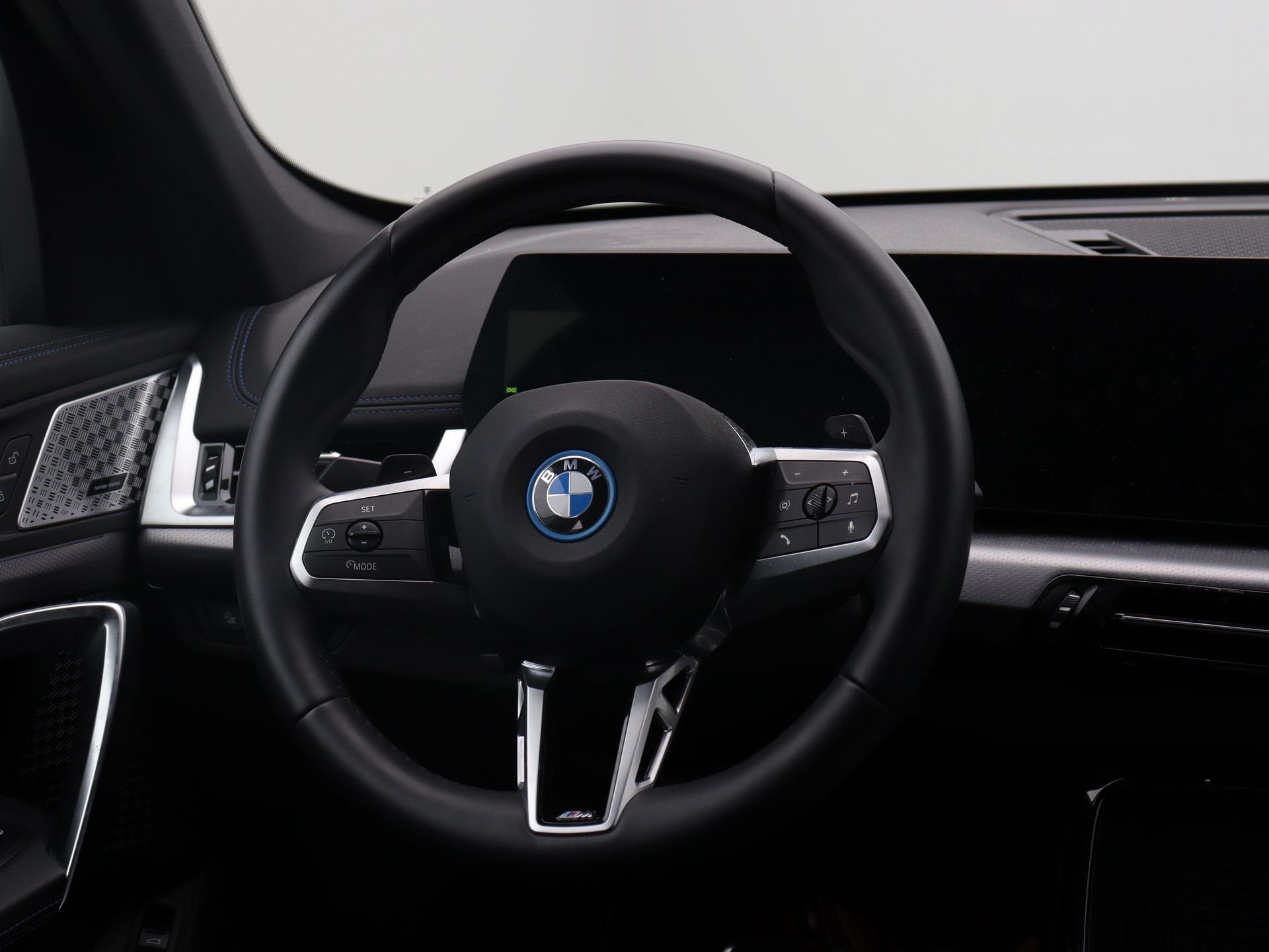 BMW X1 xDrive25e M-Sport (bj 2025, automaat), Auto's, Dealer onderhouden, Gebruikt, Met garantie (alle), Overige brandstoffen