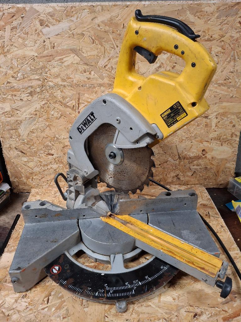 deWALT DW707 afkortzaag | 230V, Ophalen, Gebruikt, Dewalt, Afkortzaag