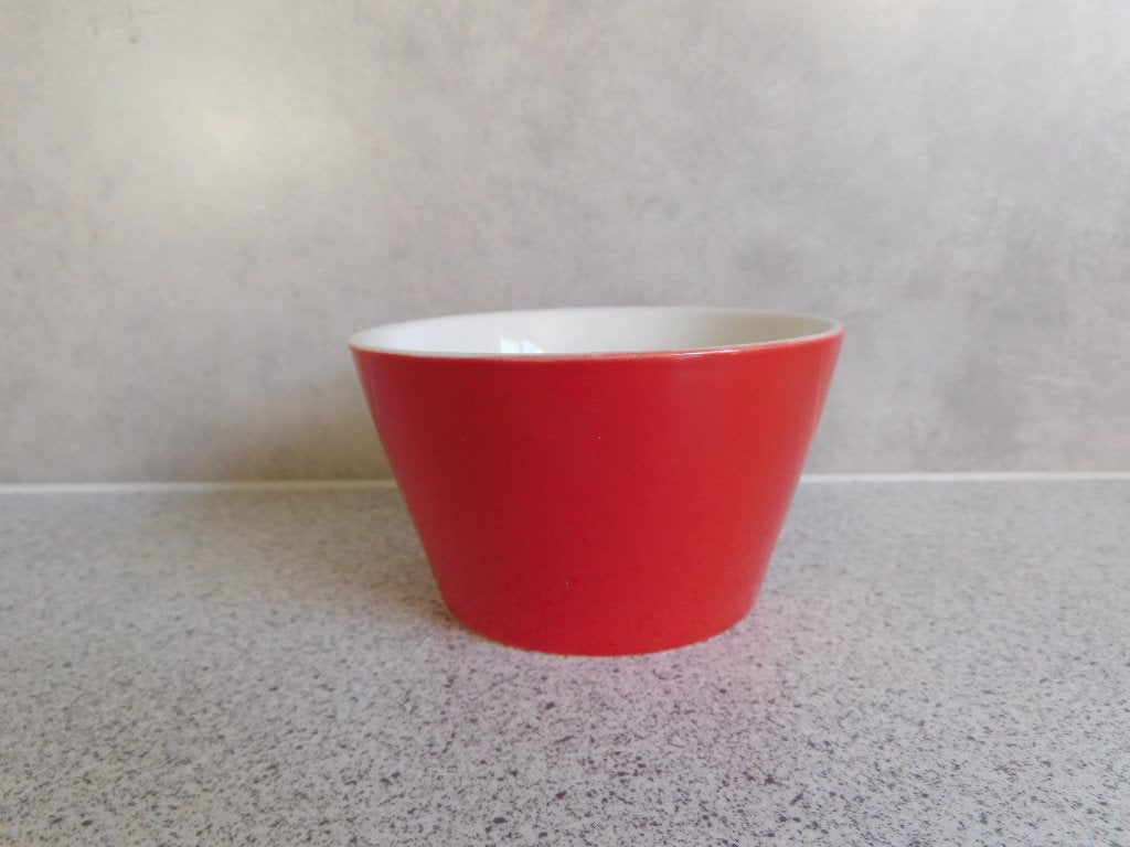 Kom 10x6 cm. New Bone China Rood Berlin Hema, Huis en Inrichting, Keuken | Servies, Hema, Ophalen of Verzenden, Zo goed als nieuw