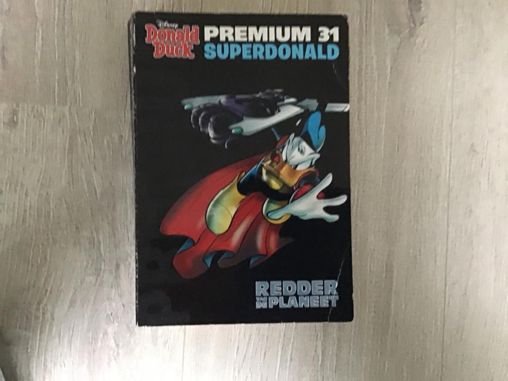 Donald Duck Premium 31: Superdonald - Redder van de Planeet, Ophalen of Verzenden, Gebruikt