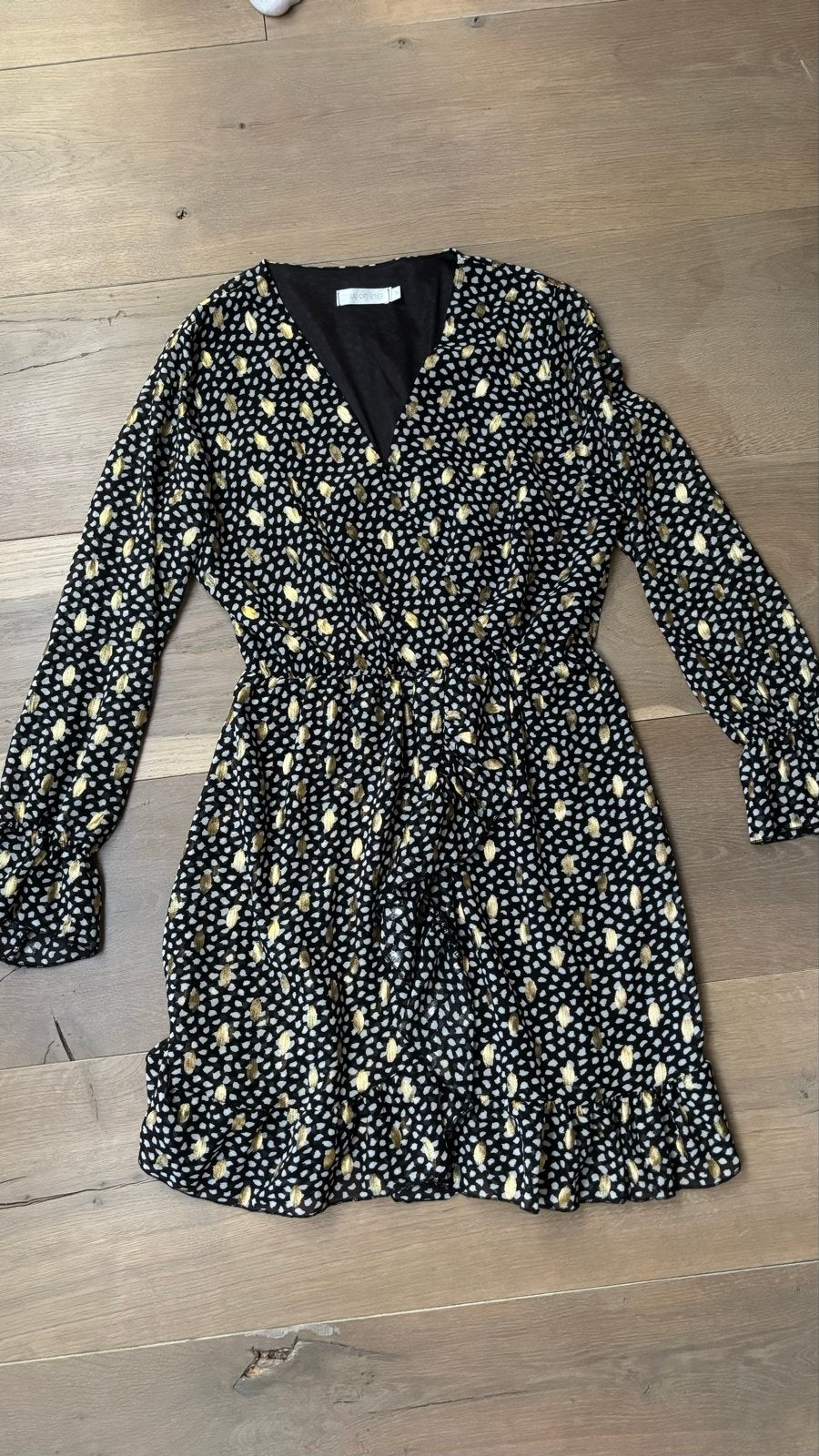 Zwart jurkje met gouden stippen, Kleding | Dames, Maat 38/40 (M), Zwart, Ophalen of Verzenden, Zo goed als nieuw