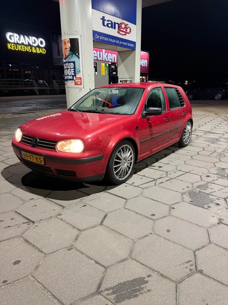 Volkswagen Golf 1.6 74KW AUT 2000 Rood, Stof, Zwart, 4 cilinders, Electronic Stability Program (ESP)