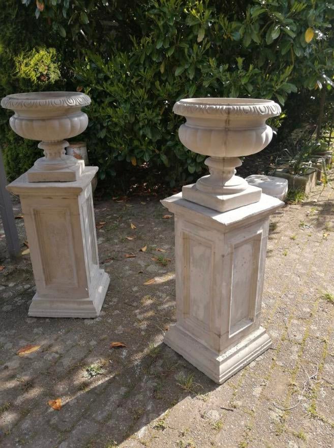Betonnen bloembakken op betonnen straanders - Italiaans, Ophalen, Nieuw