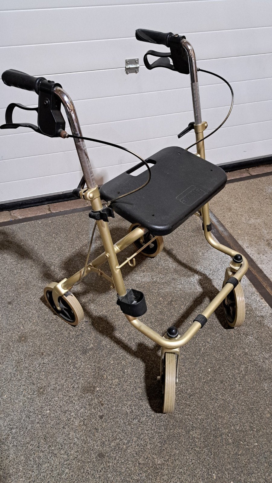 Rollator Drive Medical, Ophalen