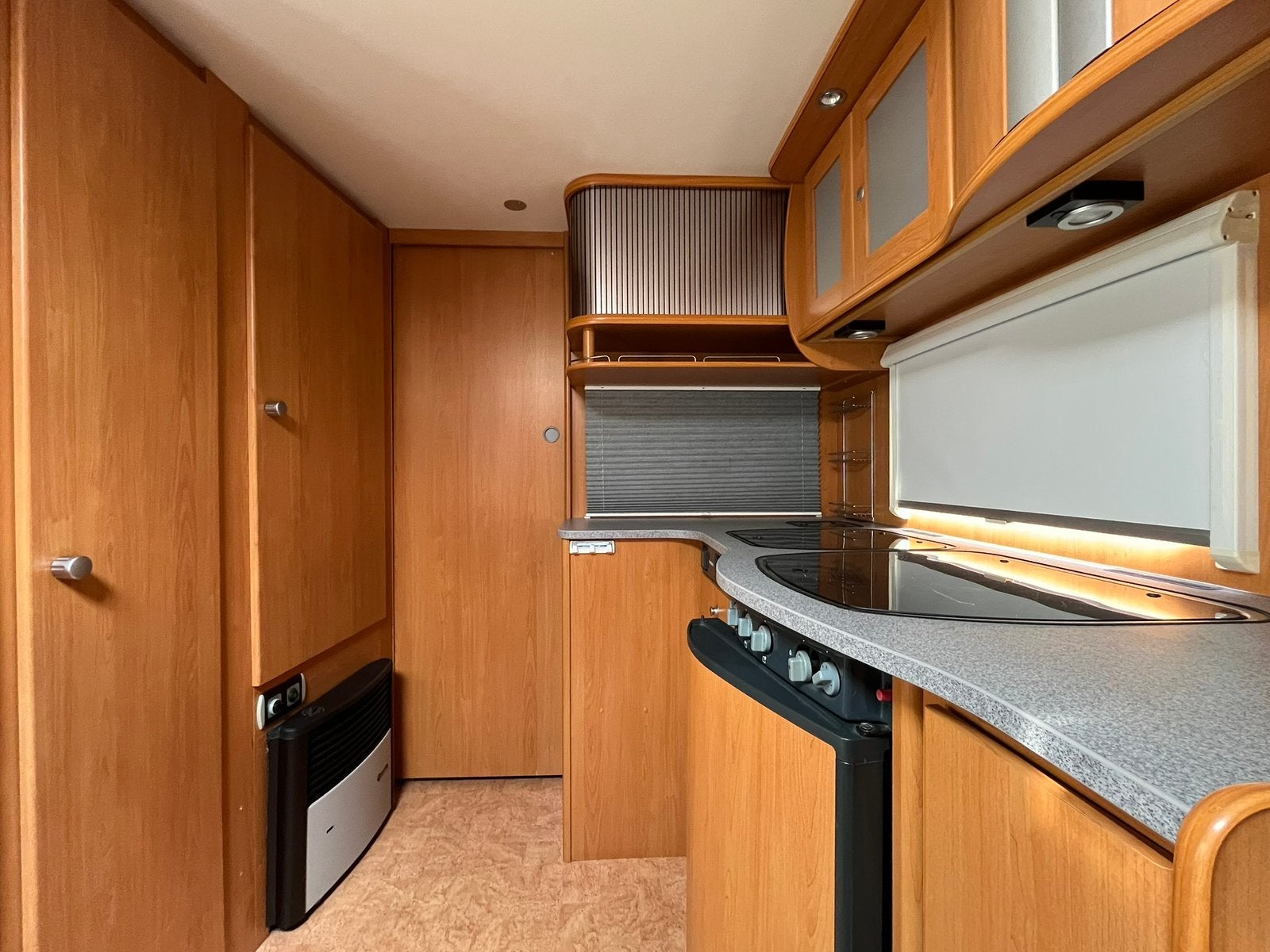 Dethleffs Camper lifestyle met grote voortent en luifel., Caravans en Kamperen, Rondzit, Frans bed, Dethleffs, 5 tot 6 meter