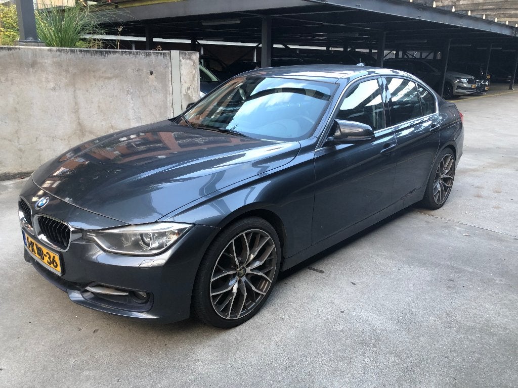 BMW 3-Serie 1.6 320I 125KW EDE 2013 Grijs, Achterwielaandrijving, Zwart, 4 cilinders, Leder en Stof