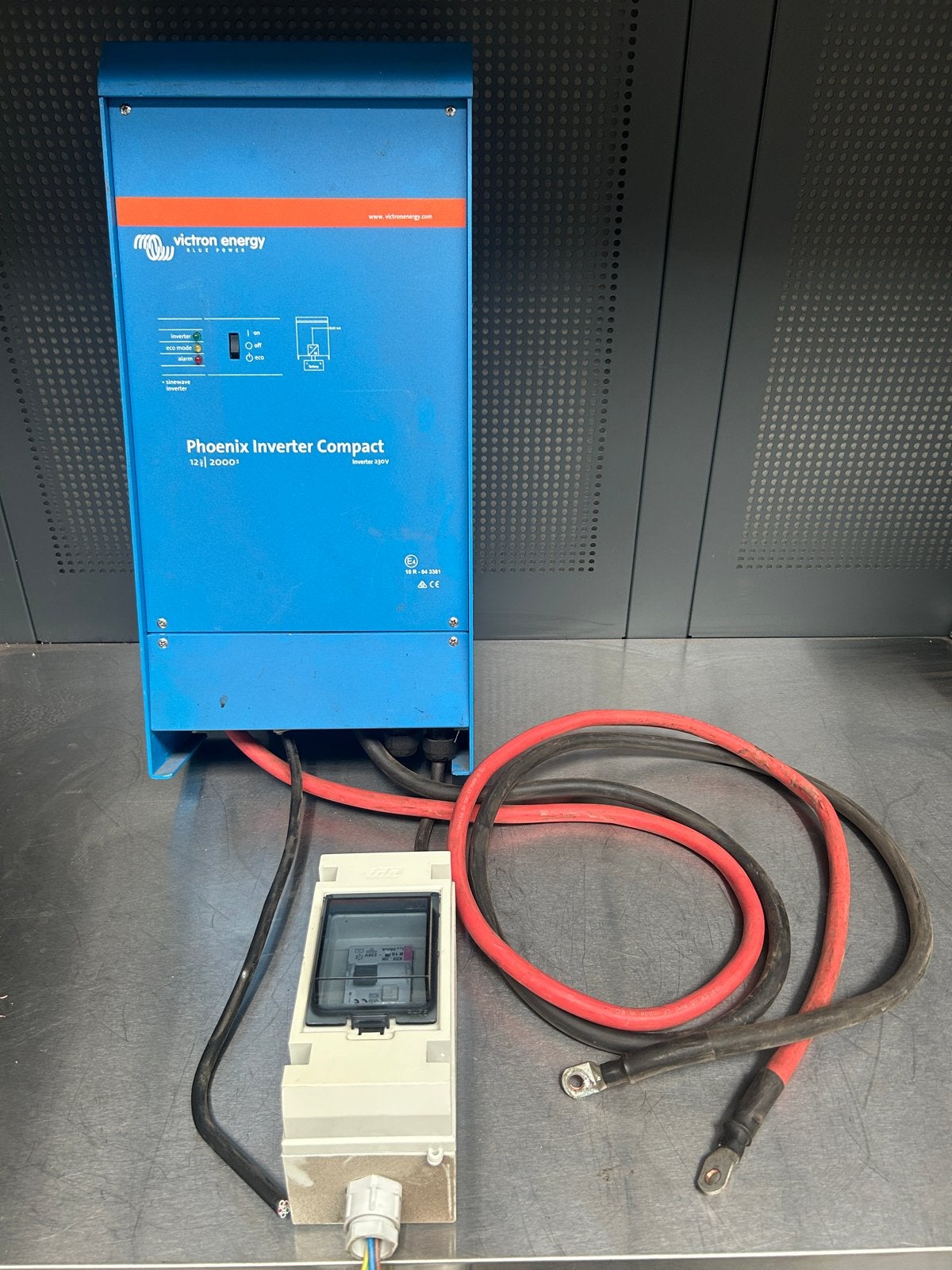 Victron Phoenix Inverter Compact 12V 2000W met kabels, Ophalen of Verzenden, Gebruikt