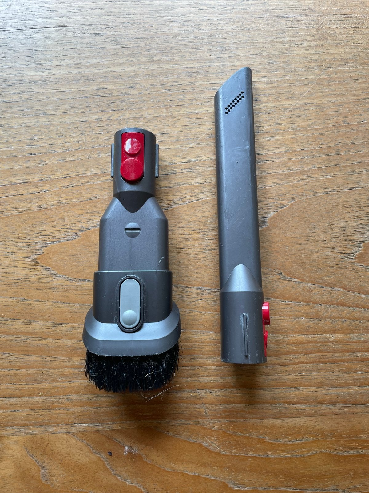 Dyson V10 stofzuiger accessoires: kierenzuiger en borstel, Inclusief accessoires, Gebruikt, Overige typen, Ophalen of Verzenden