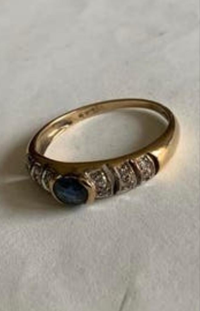 8 Karaat Gouden Ring met saffier  en Diamantjes, Maat 18, Ophalen of Verzenden