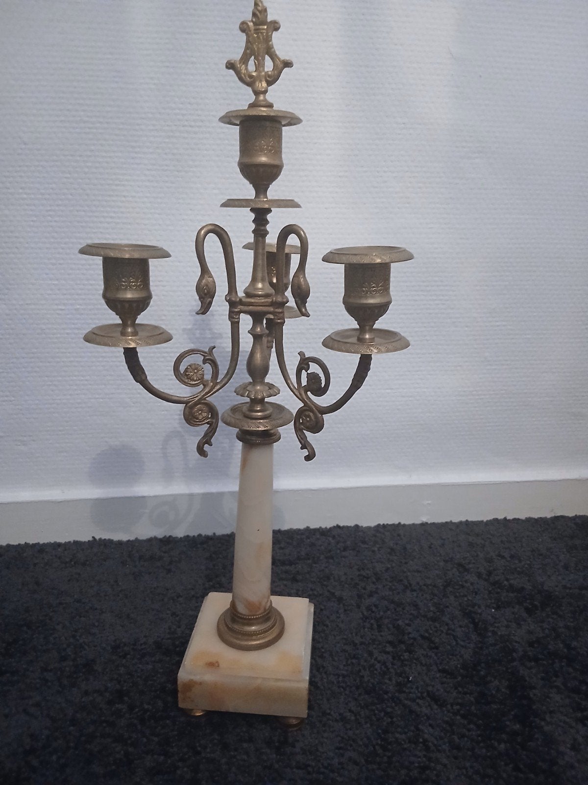 Antieke kandelaar met marmeren voet en bronzen details, Antiek en Kunst, Ophalen of Verzenden