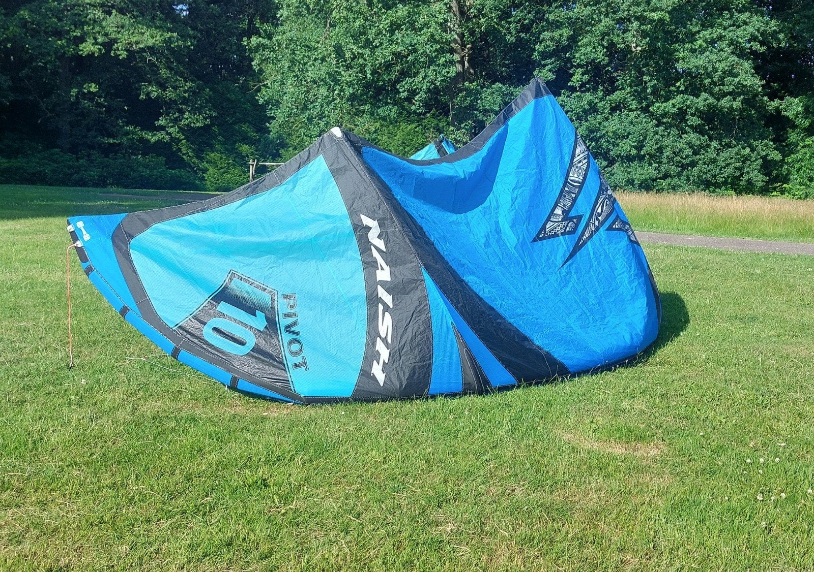 Naish Pivot S26 10 m, Watersport en Boten, Kitesurfen, 10 m², Geen board, Ophalen of Verzenden, Zo goed als nieuw