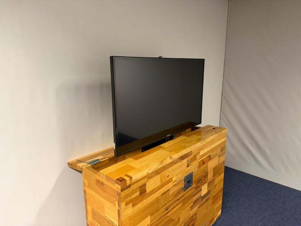 2 x Verrijdbare houten dressoir inclusief Samsung TV, Ophalen, Gebruikt, 25 tot 50 cm, 150 tot 200 cm