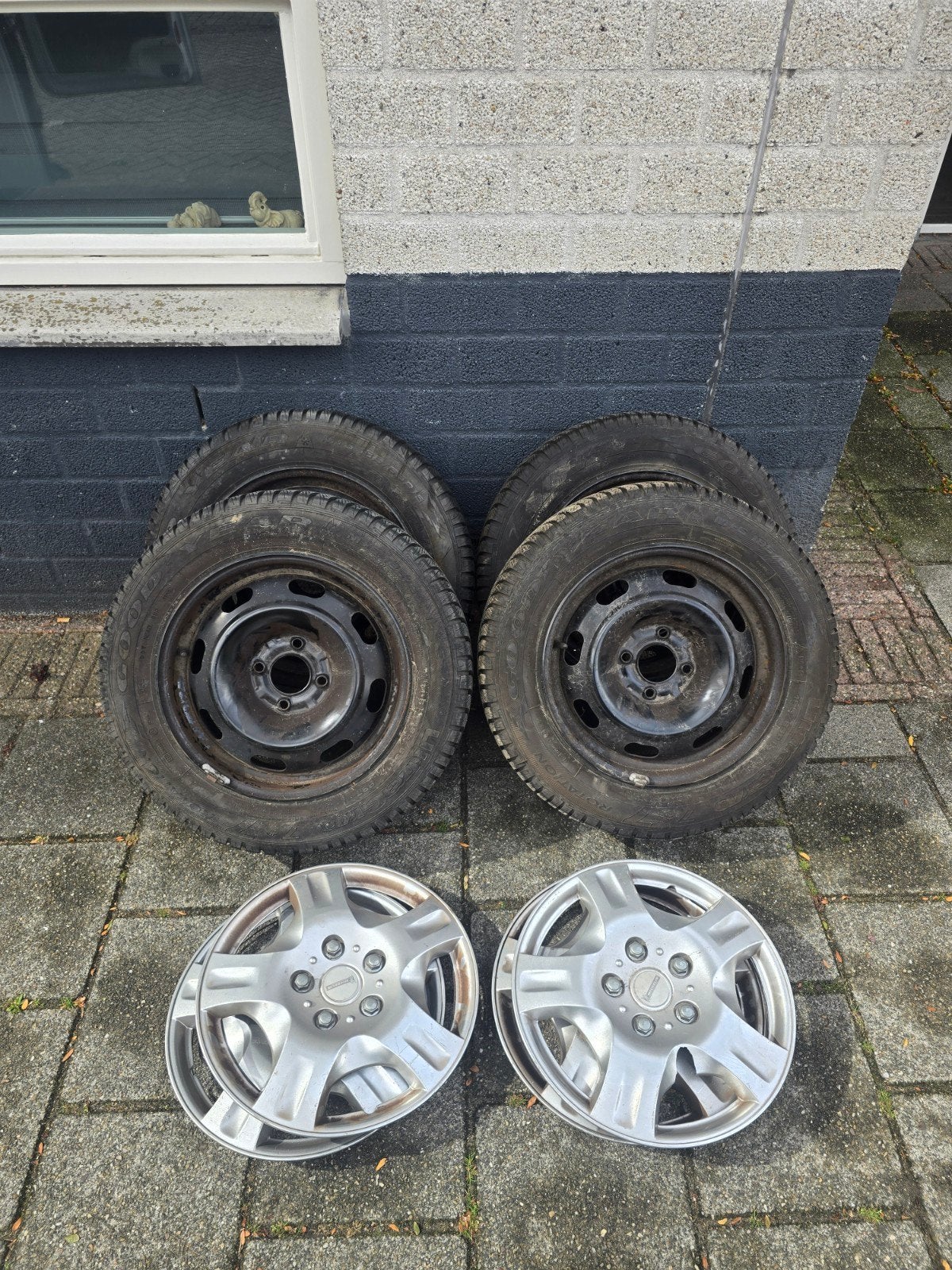 Goodyear winterbanden op velg 4x108, Auto-onderdelen, Ophalen, Gebruikt, 15 inch, Banden en Velgen