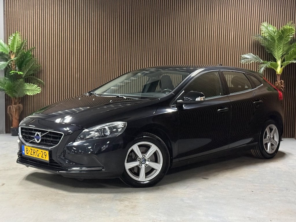 Volvo V40 1.6 T2 Summum (bj 2013), Auto's, Volvo, Voorwielaandrijving, Gebruikt, 4 cilinders, Zwart