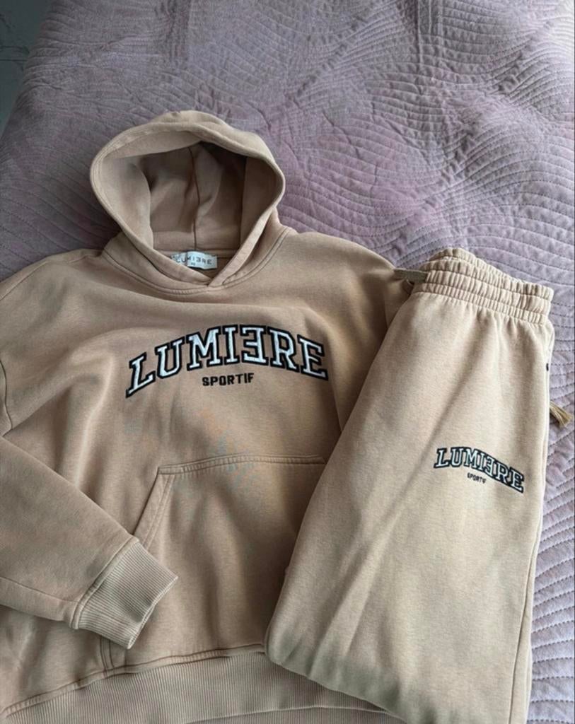 Lumiere Sportif Trainingspak XS - Beige met klein defect, Beige, Ophalen of Verzenden, Gedragen, Algemeen