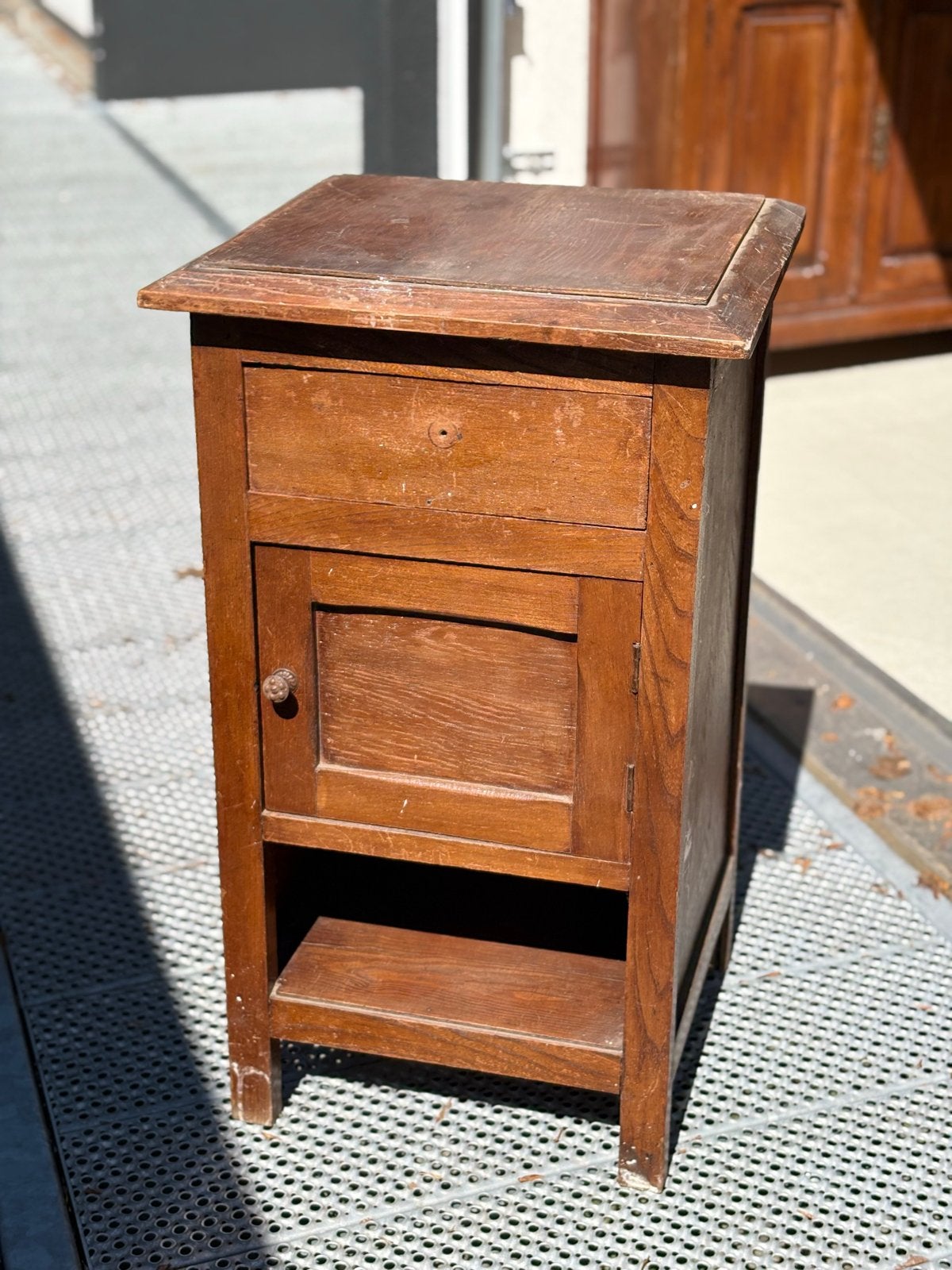Vintage houten nachtkastje uit Frankrijk, Antiek en Kunst, Antiek | Meubels | Kasten, Ophalen