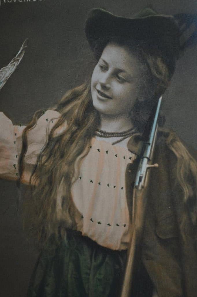 belgie 1907 meisje heel lang haar vogel jacht November, Ophalen of Verzenden, Voor 1920, Ongelopen, Sterren en Beroemdheden