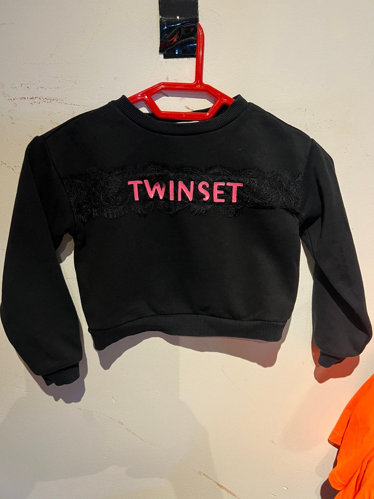 TWINSET sweater met kant maat 110 origineel zgan, Meisje, Trui of Vest, Ophalen of Verzenden, Zo goed als nieuw