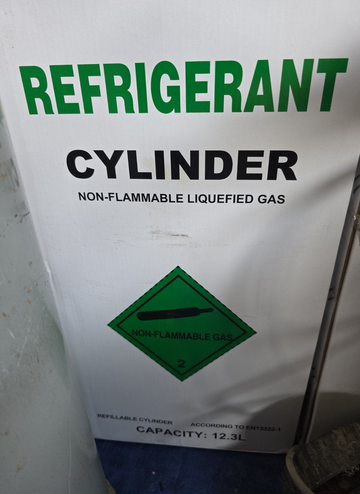 Te koop nieuwe, ongeopende fles koelmiddel R134a (12 kg cili, Verzenden