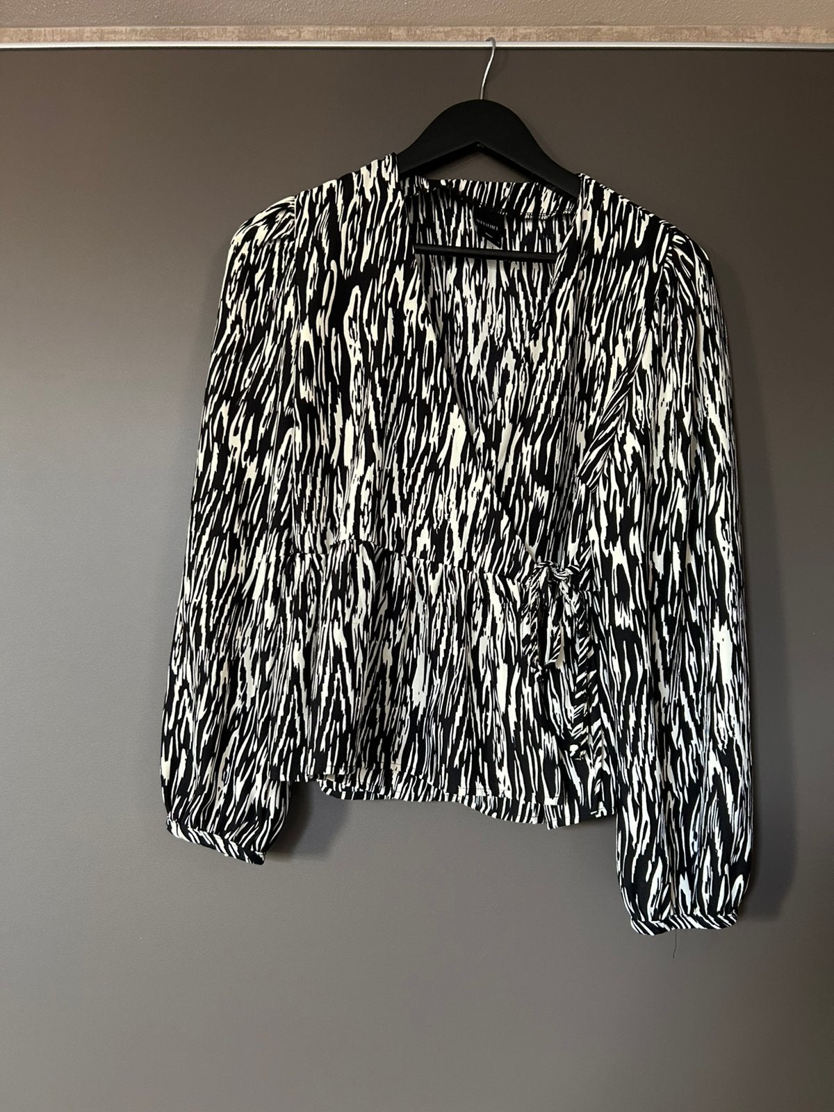 Stijlvolle Studio Only Blouse - maat M, Kleding | Dames, Ophalen of Verzenden, Zo goed als nieuw, Maat 38/40 (M), Zwart
