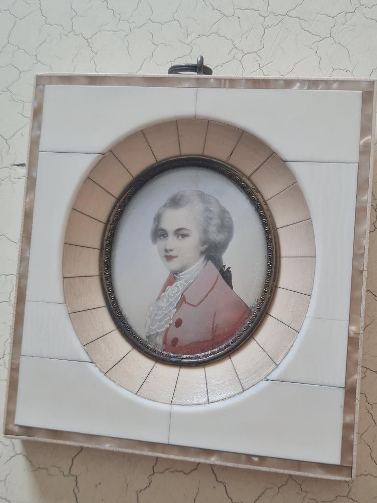 Miniatuur portretje in benen lijstje, Ophalen of Verzenden