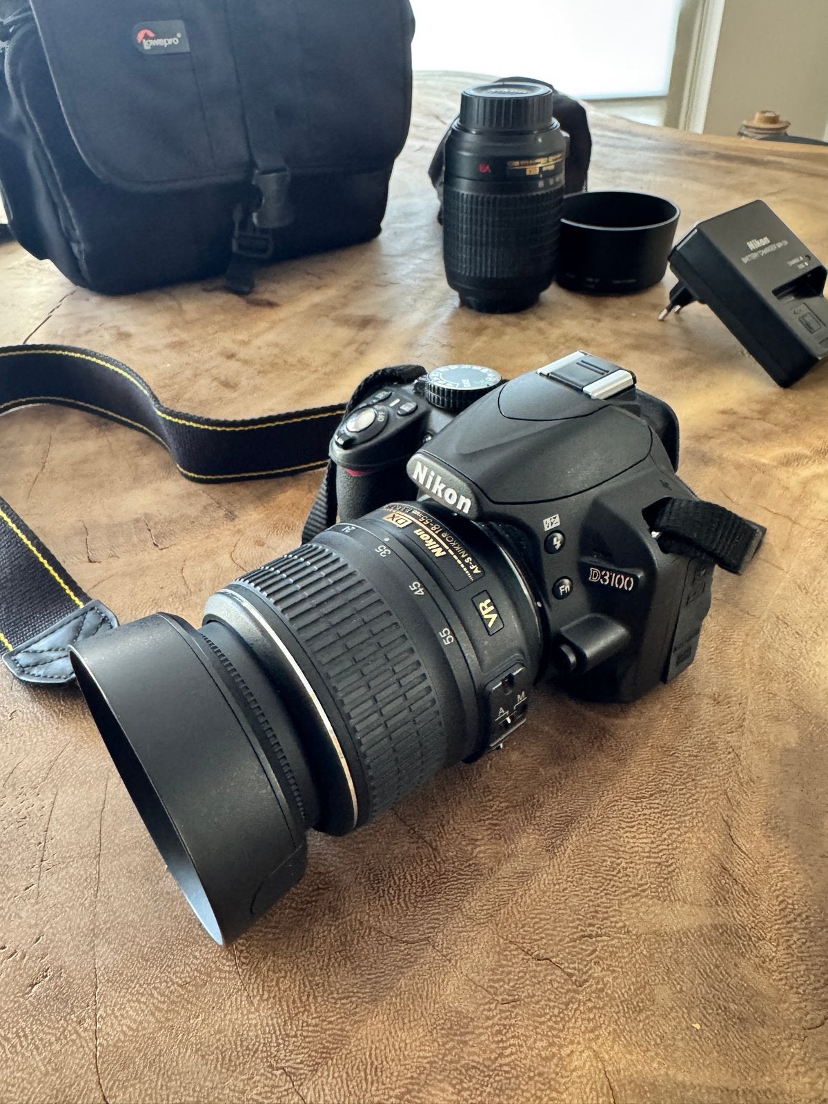 Nikon D3100 DSLR met 2 lenzen en tas - compleet pakket, Ingebouwde flitser, Spiegelreflex, Ophalen of Verzenden, Zo goed als nieuw