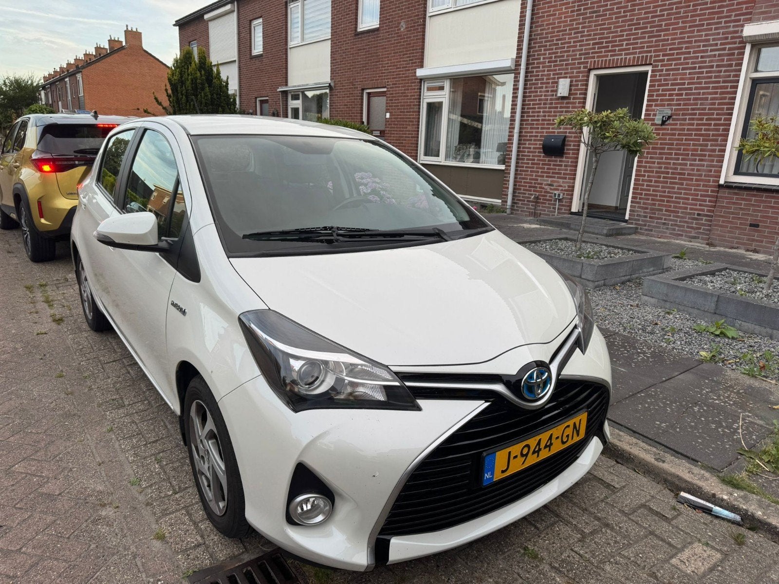Heel mooi Toyota Yaris met nieuw apk, Auto's, Start-stop-systeem, Wit, Te koop, Voorwielaandrijving
