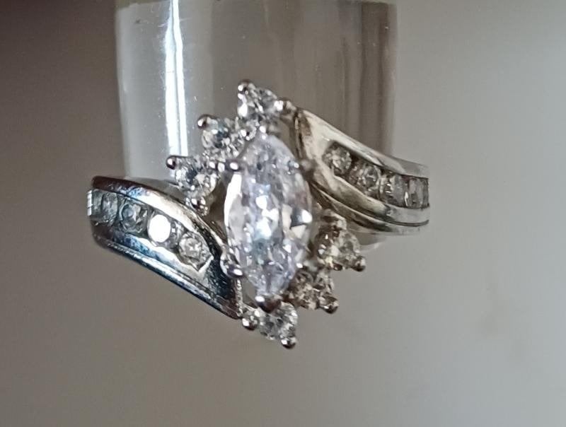 Massieve sterling zilveren ring. met zirkonia steentjes, Sieraden, Tassen en Uiterlijk, Ophalen of Verzenden, Zilver, Ring