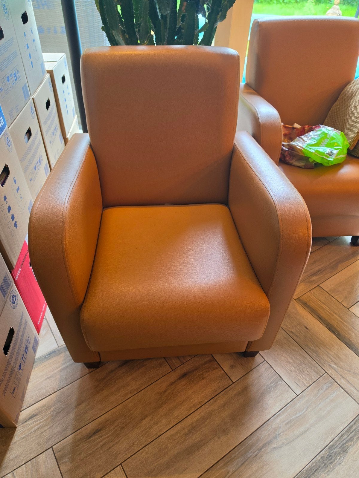 Twee zitstoelen met lichte gebruiksporen van katten, Ophalen, Gebruikt, 75 tot 100 cm, Leer