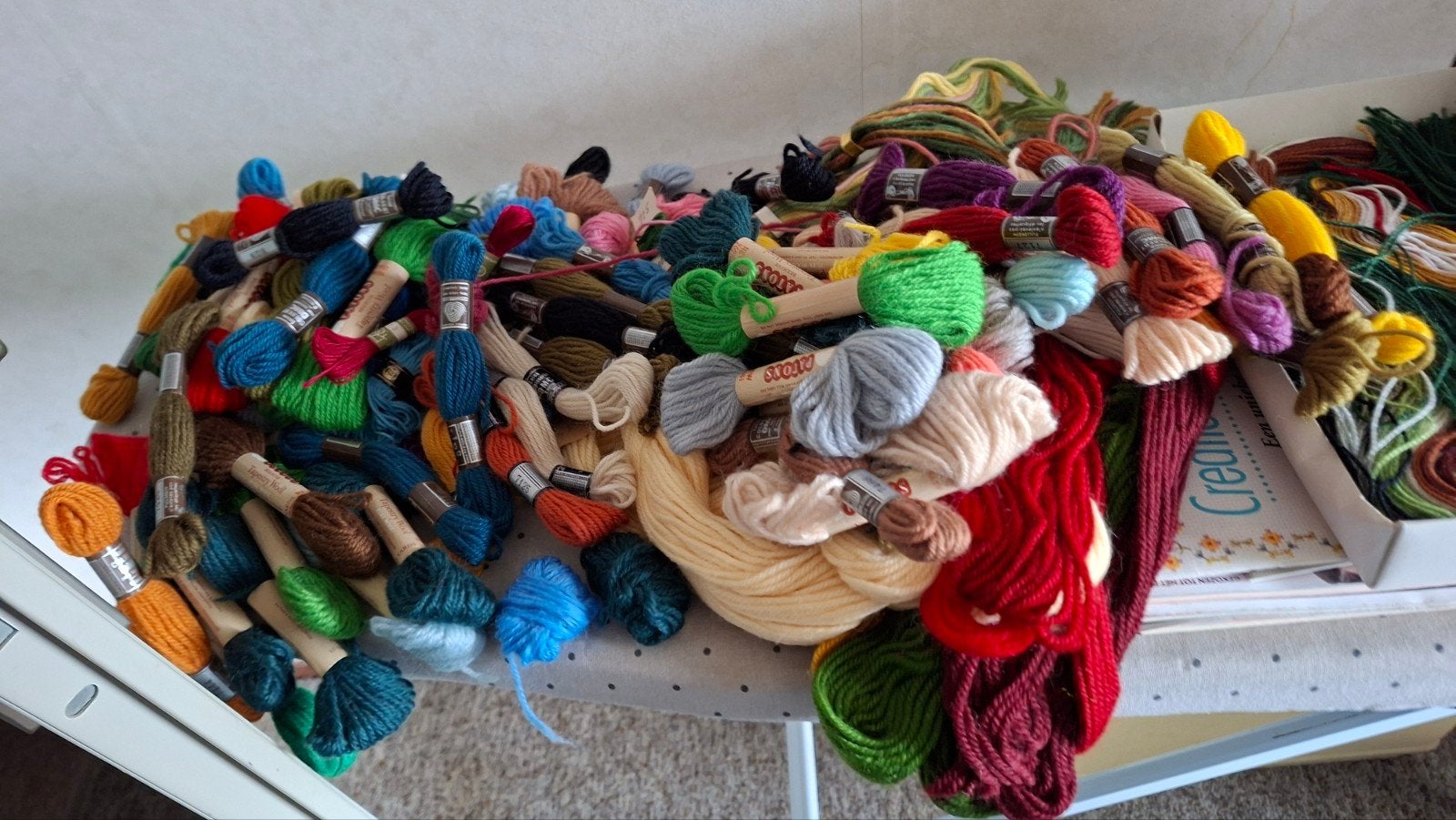 Partij Borduurwol en borduur garen, Hobby en Vrije tijd, Ophalen of Verzenden, Nieuw, Handborduren, Borduurgaren of Zijde