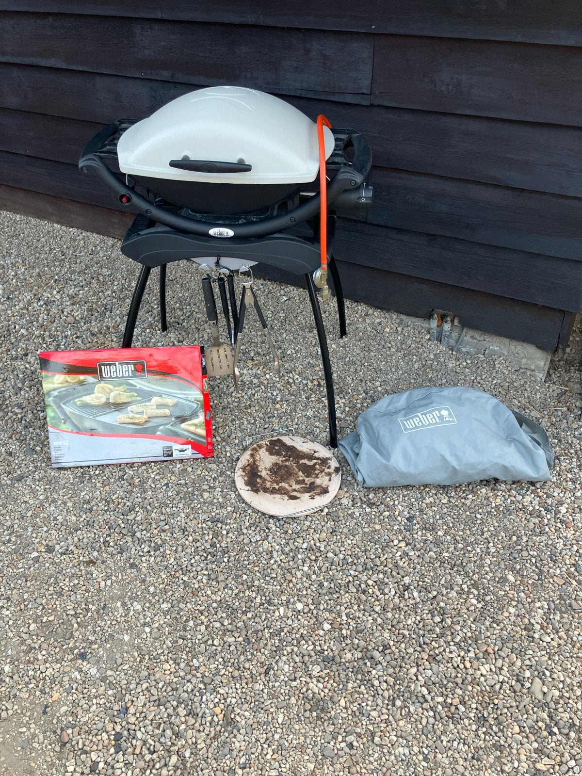 Weber Q2000 gas BBQ met stand en accessoires, Ophalen, Gebruikt