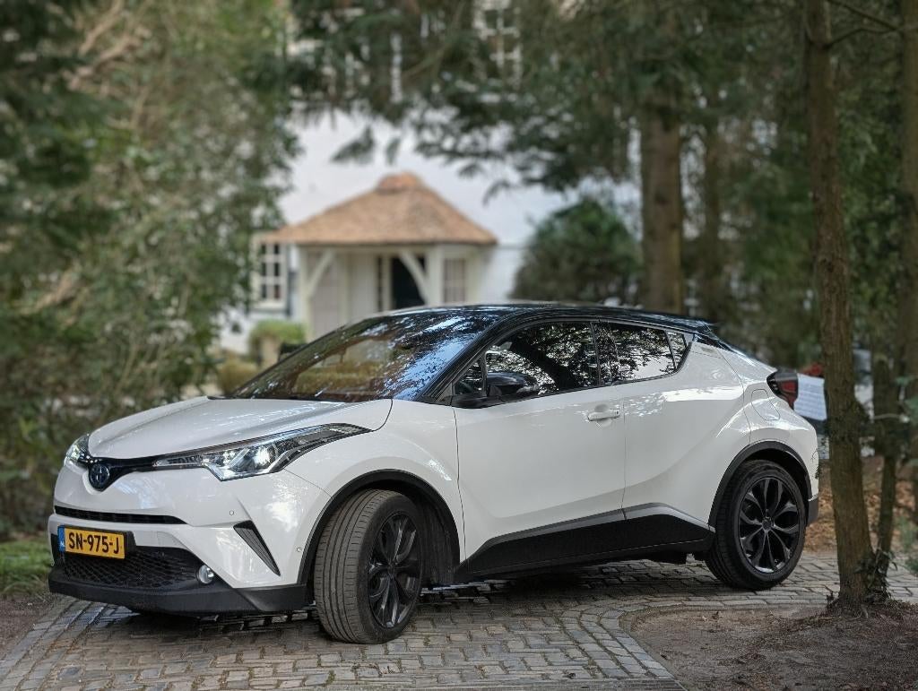 Toyota C-HR 1.8 Exectv. Hybr.|TOPPER|AdCC|Trekhaak, Auto's, 725 kg, 4 cilinders, Wit, 75 €/maand