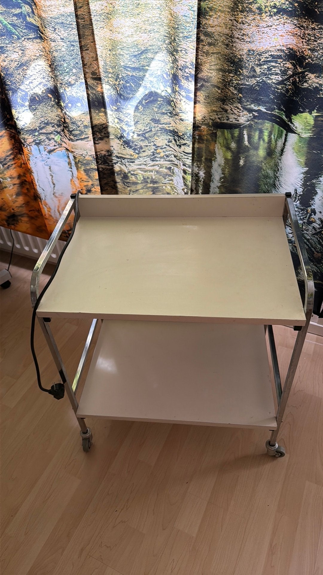 Werktafel op wielen met 2 planken en 4 stopcontacten, Ophalen, Minder dan 55 cm, Gebruikt, 60 cm of meer
