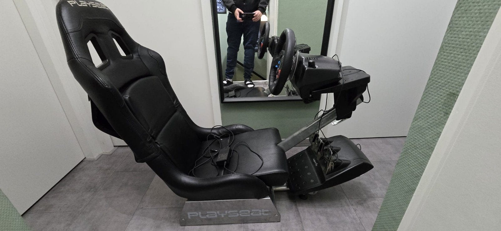 Playseat met Logitech g29 en pedalen, Spelcomputers en Games, Racestuur, Gebruikt, PC, Logitech