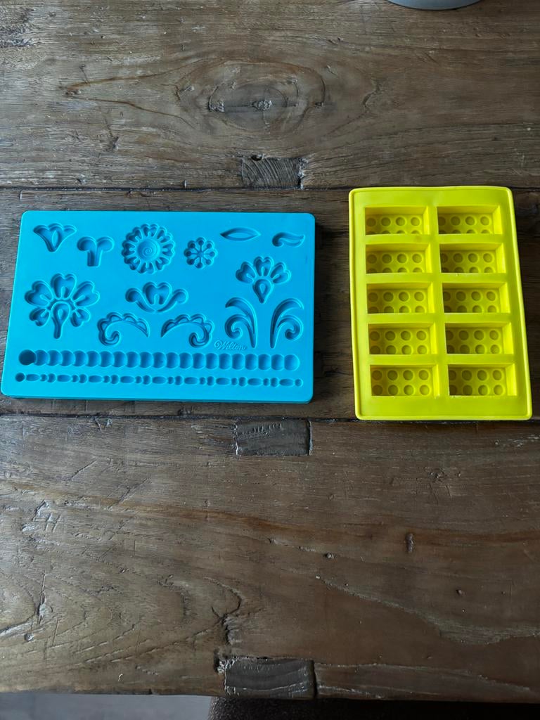 Siliconen bakvormen: bloemen en bouwstenen, Ophalen of Verzenden, Zo goed als nieuw, Taarten of Cupcakes, Bakvorm