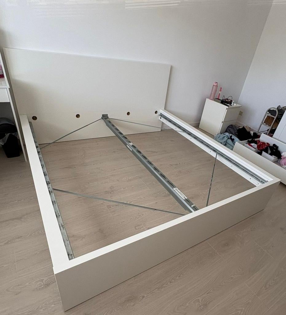 Malm bed wit 180-200, Ophalen