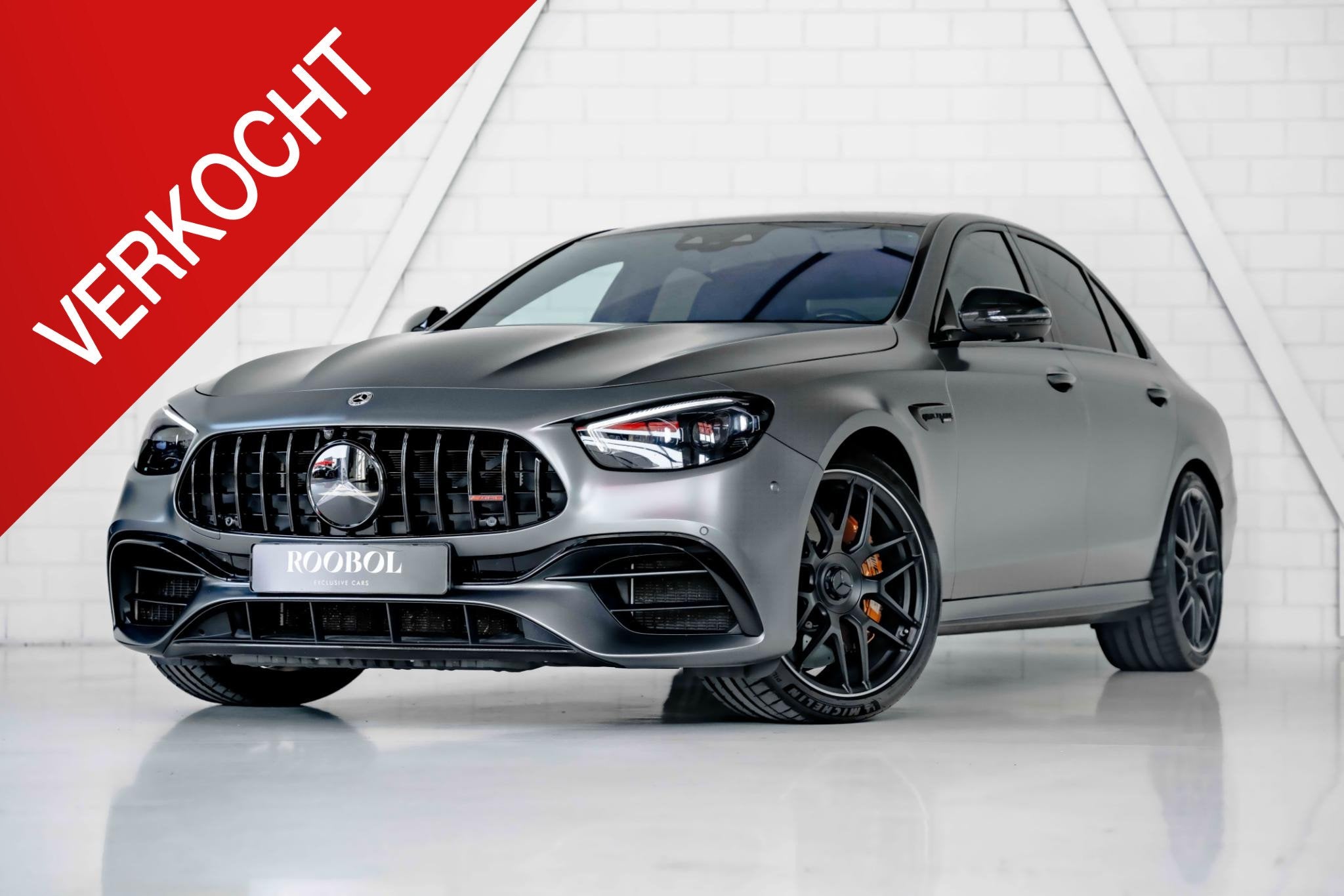 Mercedes-Benz E-klasse AMG 63 S Capristo l Designo Selenite, Auto's, Automaat, Stof, Gebruikt, 120 €/maand