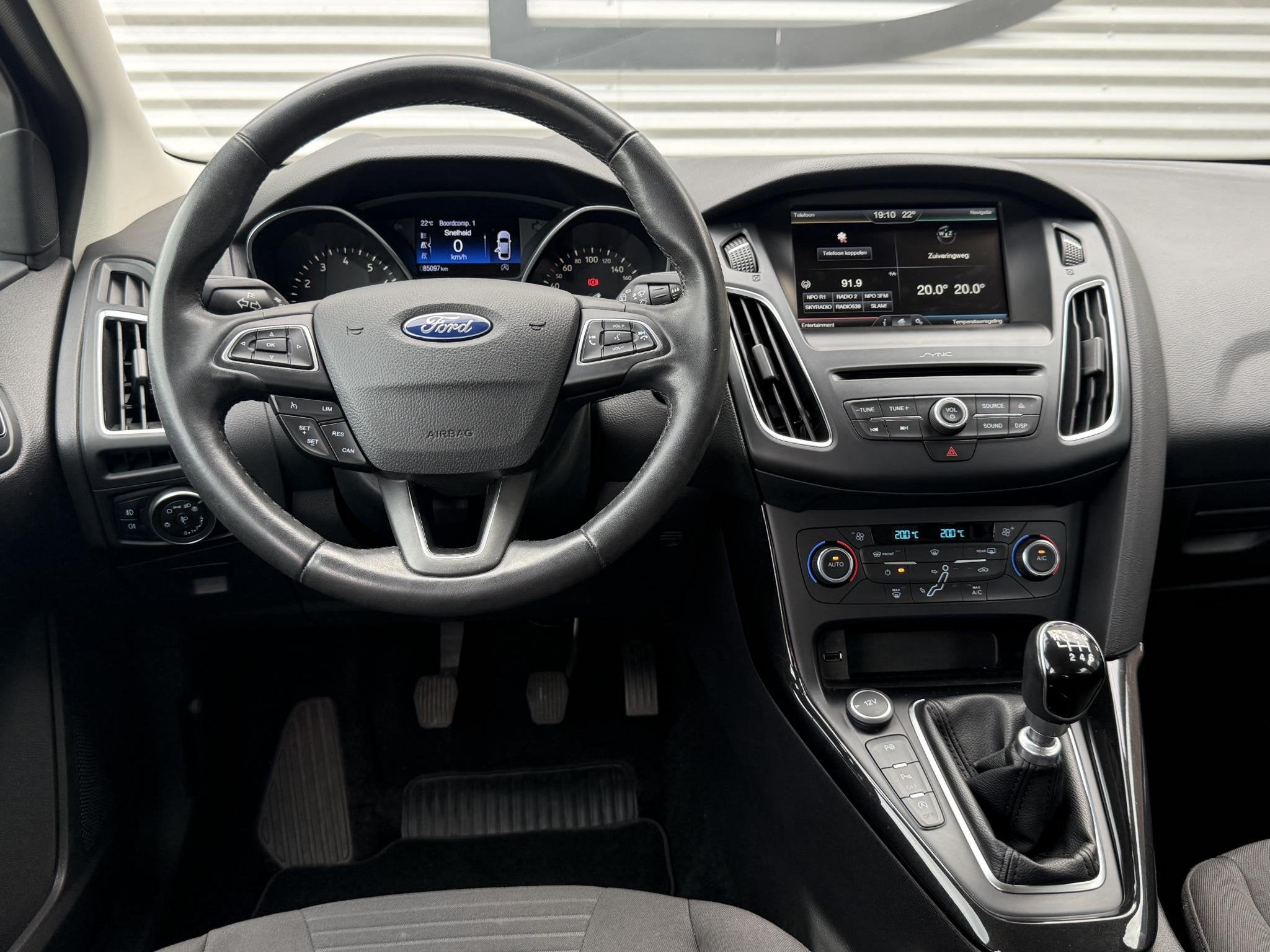 Ford Focus Wagon 1.0 Titanium 2e Eigenaar|Clima|Cruise|PDC V, Gebruikt, Euro 6, Handgeschakeld, 1216 kg