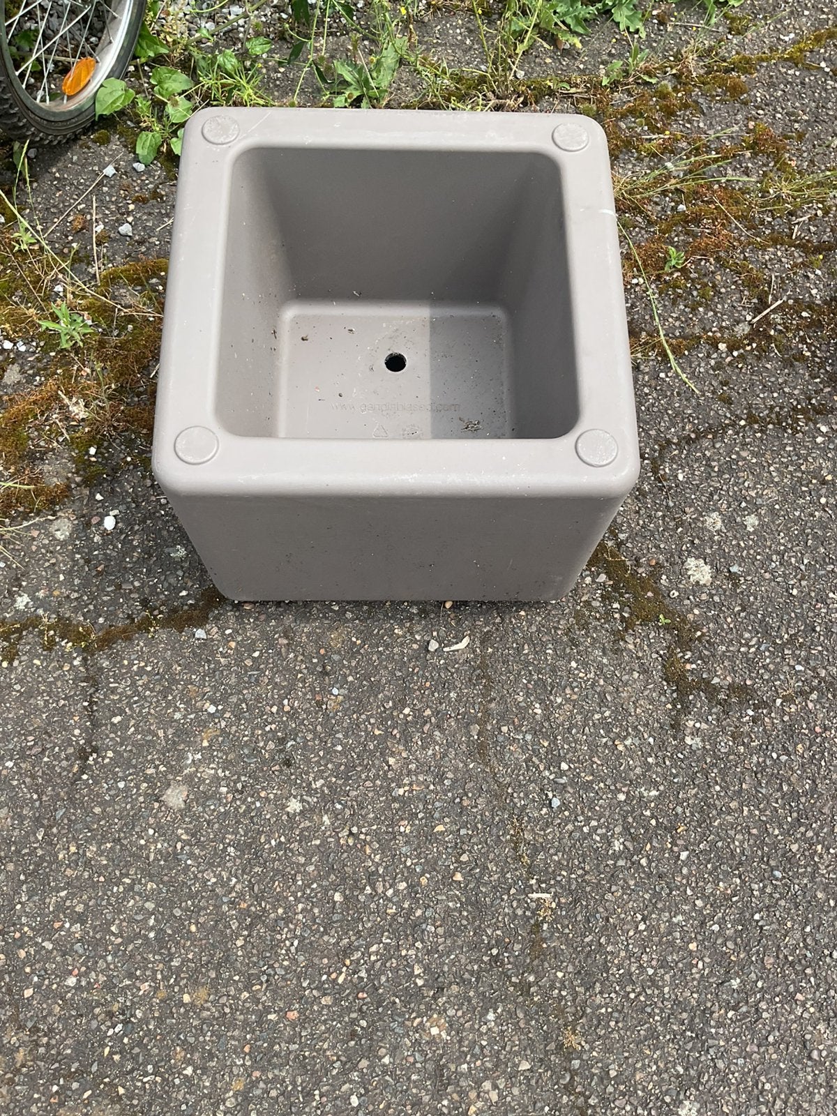 Design bloembak kleur Taupe ook als kruk te gebruiken, Ophalen, Zo goed als nieuw, Rond, Minder dan 30 cm