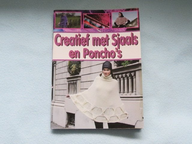 Boekje: Creatief met sjaals en poncho's Breien en haken, Hobby en Vrije tijd, Ophalen of Verzenden, Zo goed als nieuw, Breien of Haken